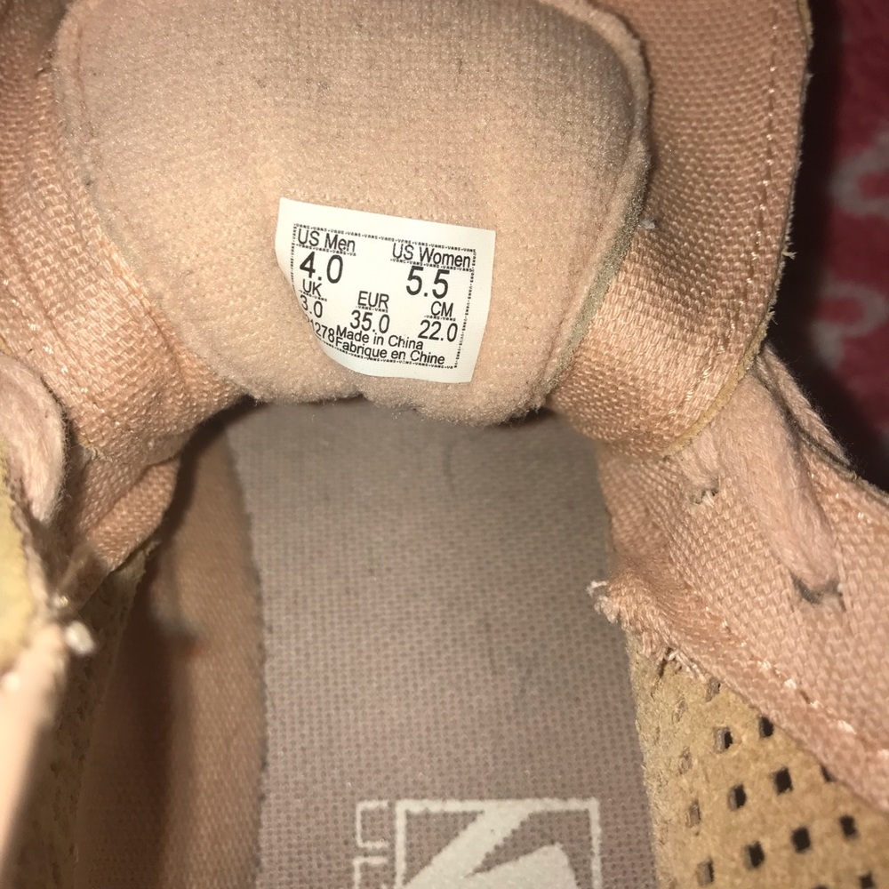 shoes - Picture 3 of 3